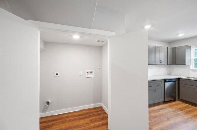 Building Photo - 6609 Bacher St