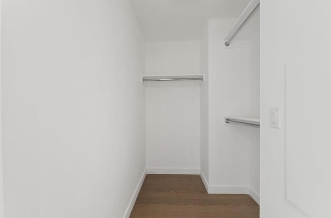 Building Photo - 75 Park Ln S