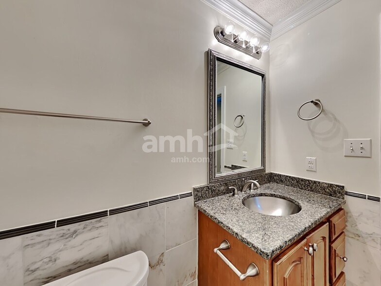 Building Photo - 4804 Forest Highland Dr