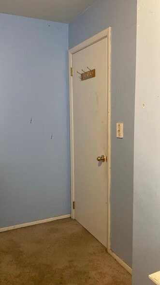 Building Photo - 24 Linden Pl