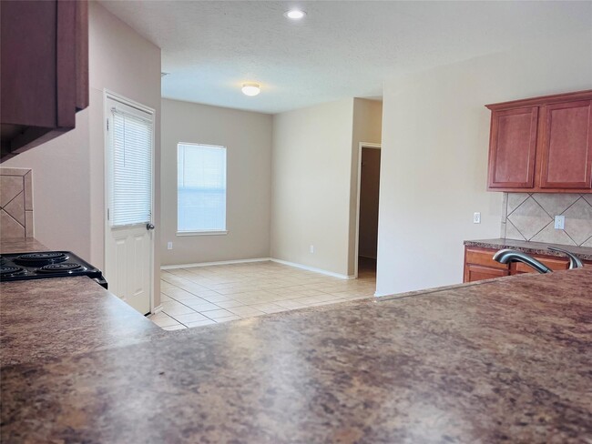 Building Photo - 2115 Vermillion Oak St