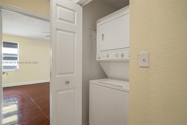 Building Photo - 11605 SW 147th Ave
