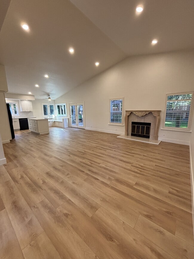 Building Photo - 34 Alvares Ct