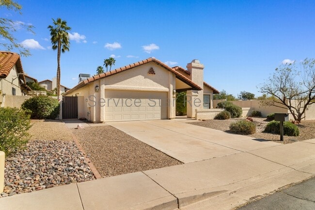 Building Photo - 1703 N La Rosa Dr