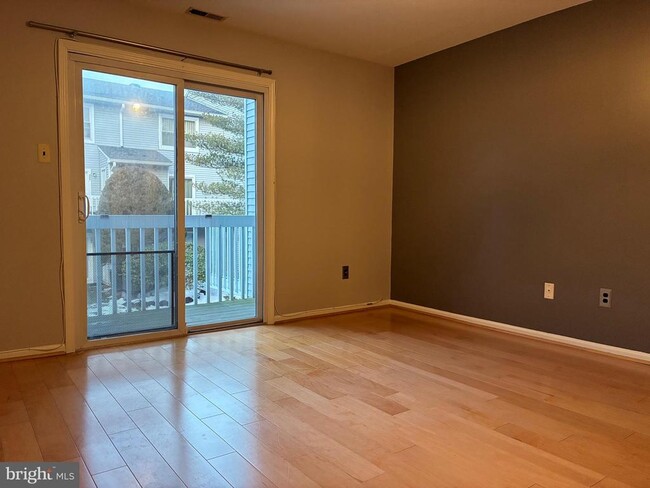 Building Photo - 213 Park Pl Dr