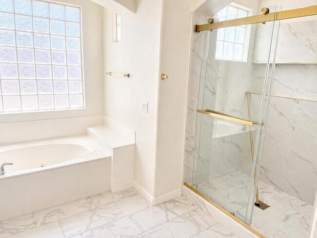 Building Photo - 8611 S 45th Glen