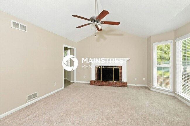 Building Photo - 3 Bedroom Pet-Friendly Home in Marietta, GA with Main Street Renewal