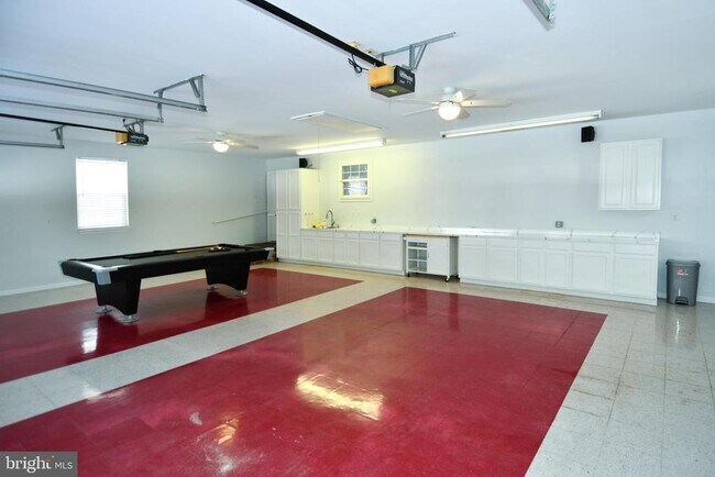 Building Photo - 10049 Meleen Dr