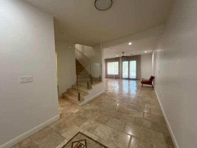 Building Photo - 2110 Bermuda Dr