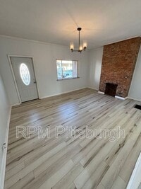 Building Photo - 210 18th St
