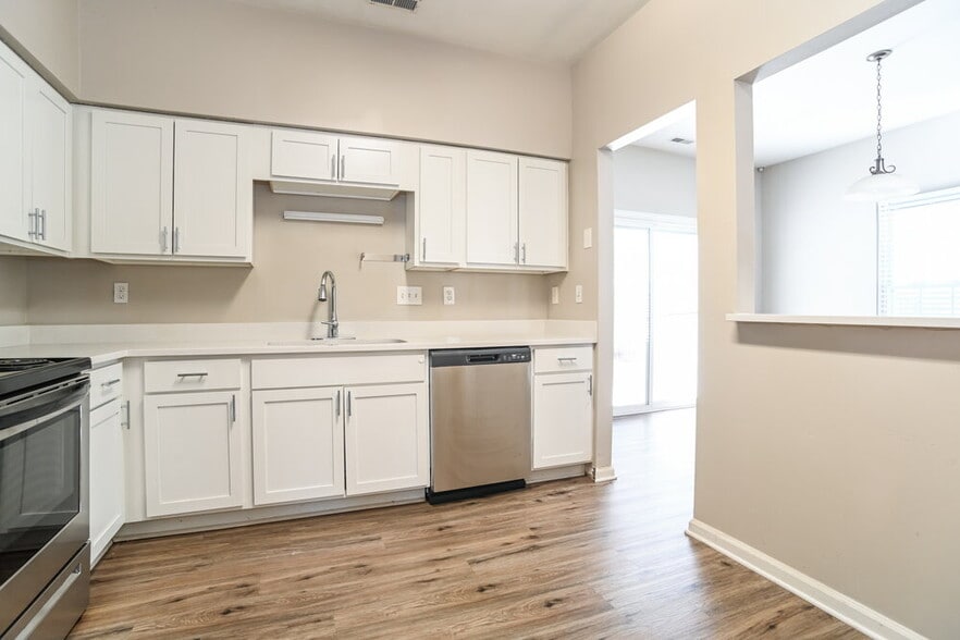 Building Photo - 2117 David Earl Dr