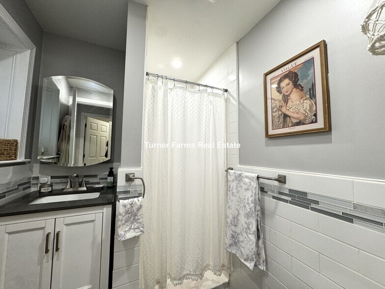 Building Photo - 91 Hudson St