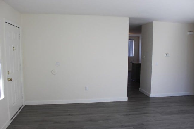 Building Photo - Single story 3 Br/2 Ba - Vine Street