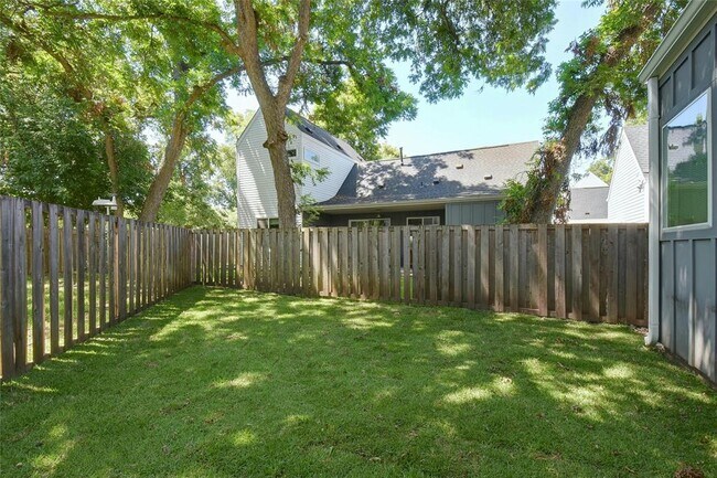 Building Photo - 739 Gunter St