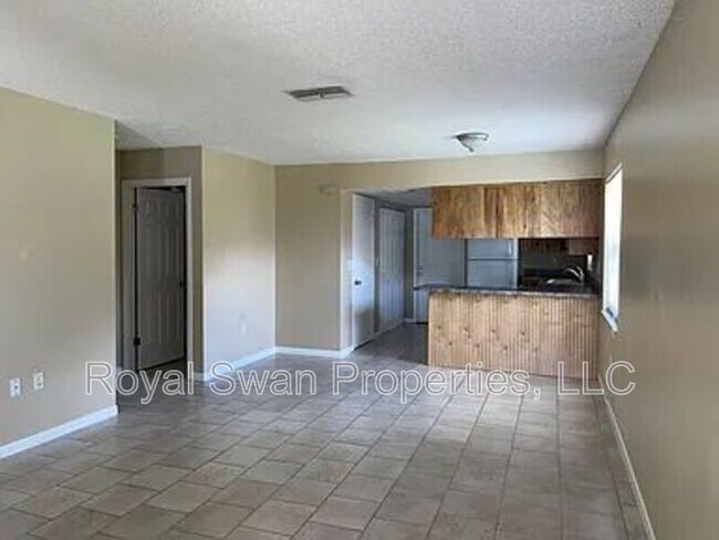 Building Photo - 726 Zella Ln