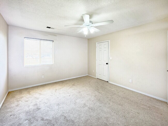 Building Photo - Stunning Cabezon Area Home!