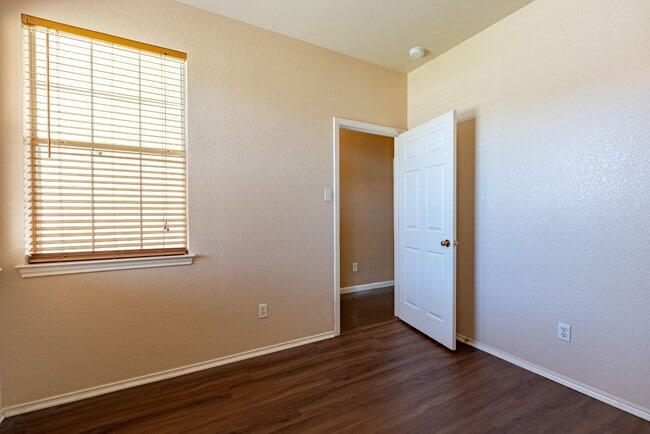 Building Photo - Beautiful 3 bedroom, 2 bathroom home in We...