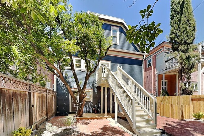 Building Photo - 2620 J St