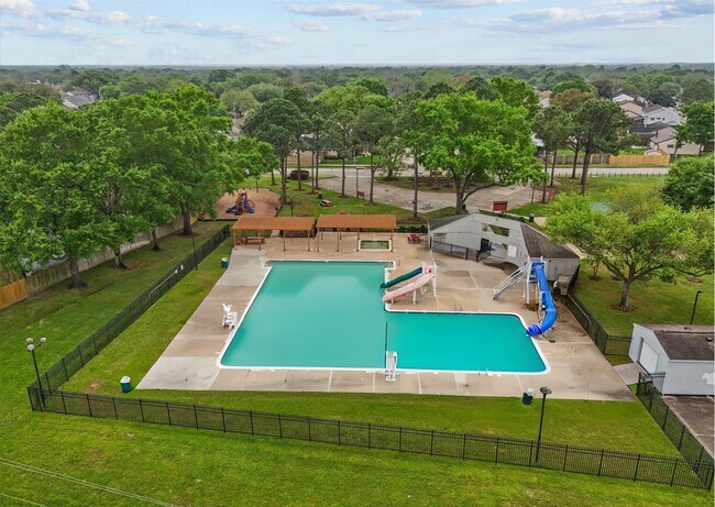 Building Photo - 4214 Fernside Dr
