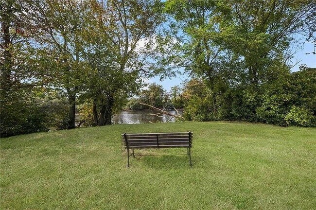 Building Photo - 510 Child St