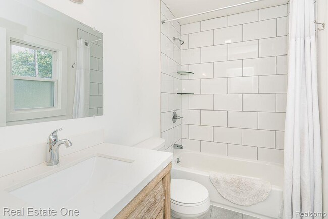 Building Photo - 2392 W Auburn Rd