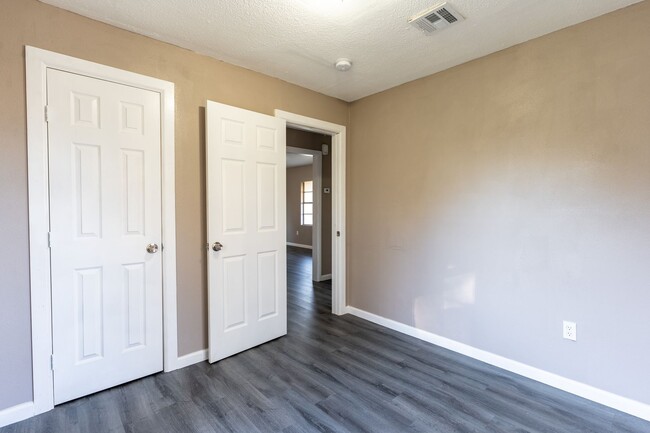 Building Photo - Beautiful 3 bed 1 bath!