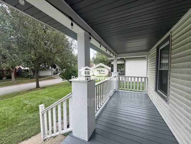 Building Photo - 3114 School St