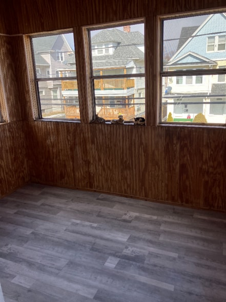 Building Photo - 109 Barker St