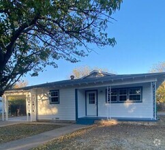 Building Photo - Super cute and updated 2 bedroom 1 bath cl...