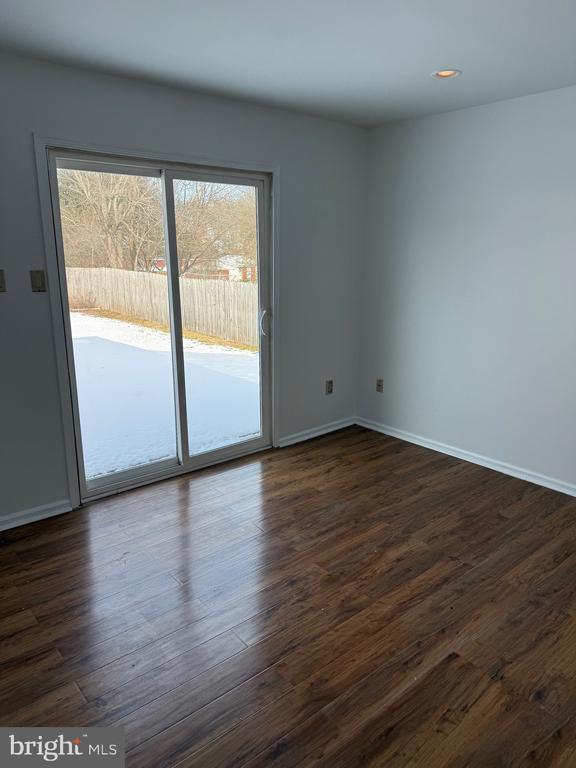 Building Photo - 447 Windsor Dr