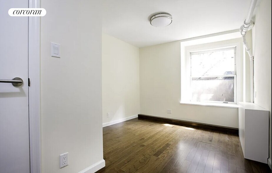 Building Photo - 331 E 89th St