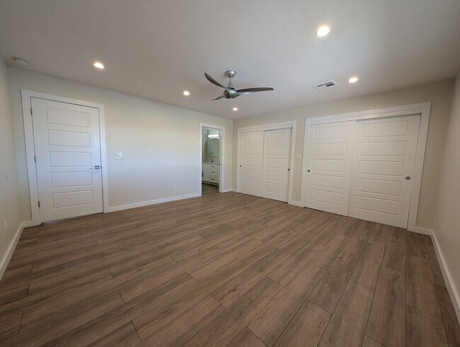 Building Photo - 4 Bedroom Home in Tempe Gardens Near E Sou...