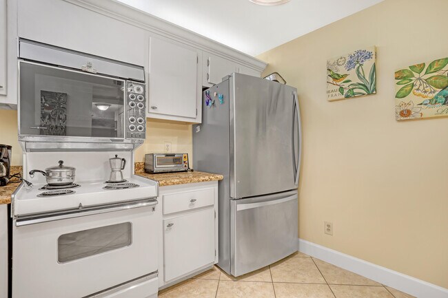 Building Photo - 3589 S Ocean Blvd