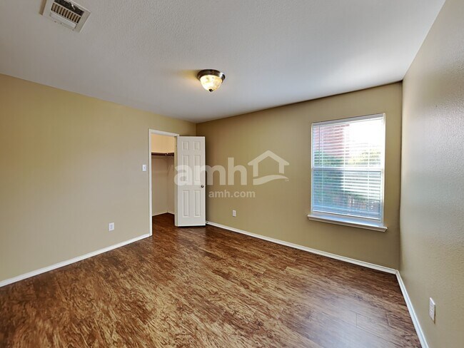 Building Photo - 1200 Seneca Pl