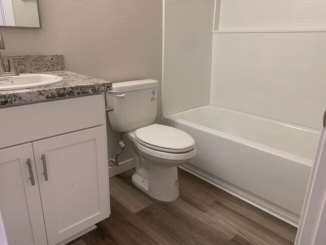 Building Photo - Downstairs 2 bed 2 bath brand new condo wi...