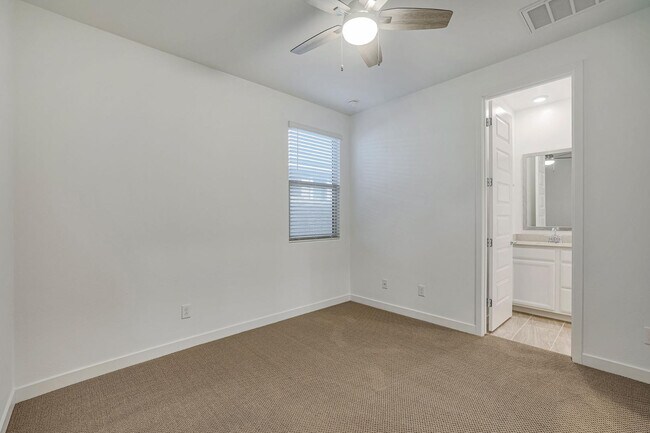 Building Photo - 12881 N 145th Dr