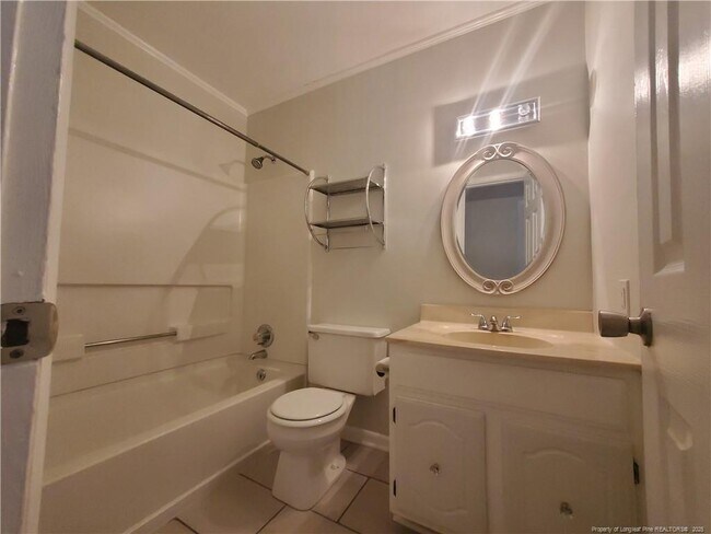Building Photo - 1208 Cullen Dr