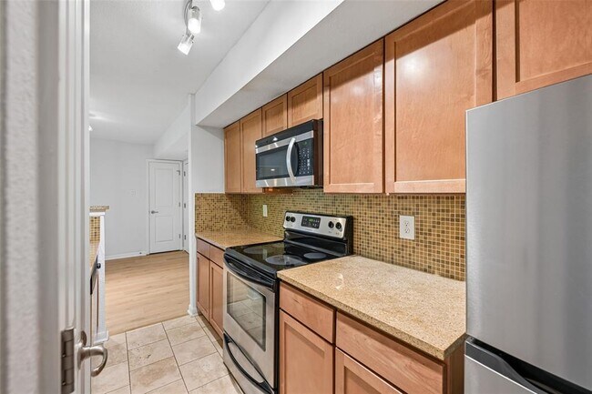 Building Photo - 3204 Menchaca Rd