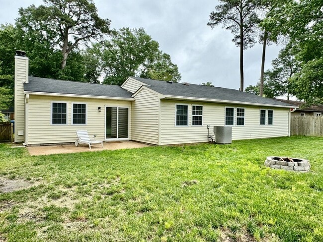 Building Photo - READY 05-15-25!! Ranch Home w/2-Car Garage...