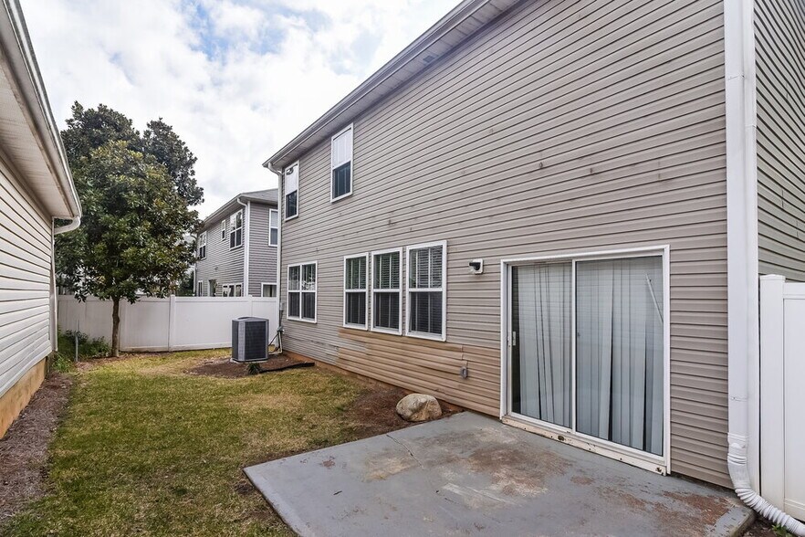 Building Photo - 3625 Roseman Landing