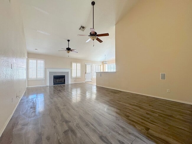 Building Photo - East El Paso 3bed/2bath Refrig A/C!