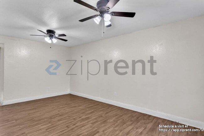 Building Photo - 1659 Knickerbocker Dr