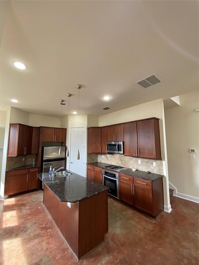 Building Photo - Contemporary M Street Duplex with 3rd Floo...