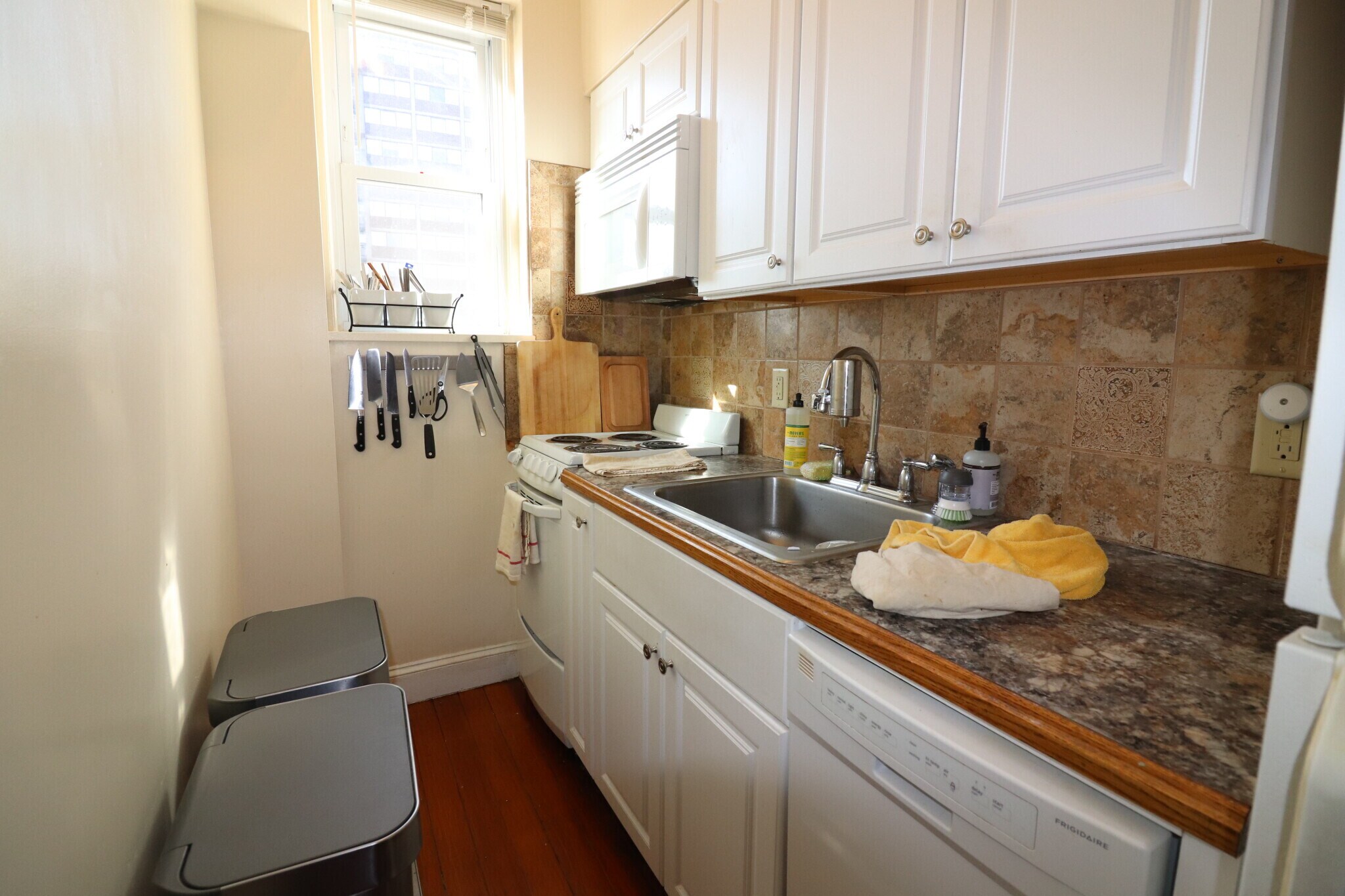 Building Photo - 1477 Beacon St