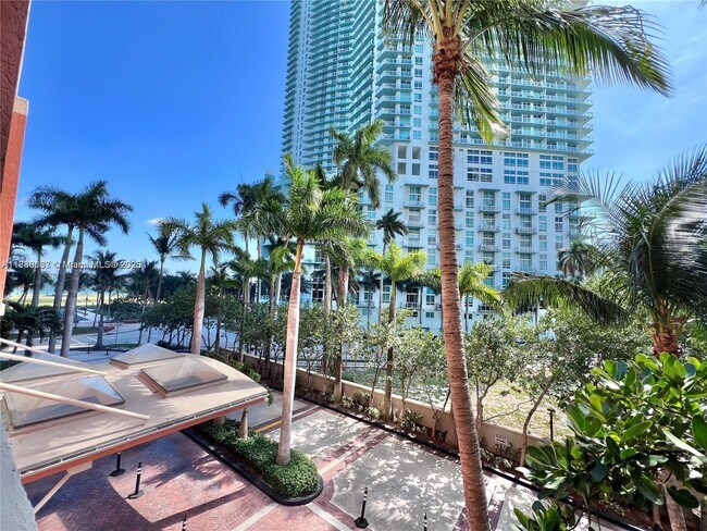 Building Photo - 2000 N Bayshore Dr