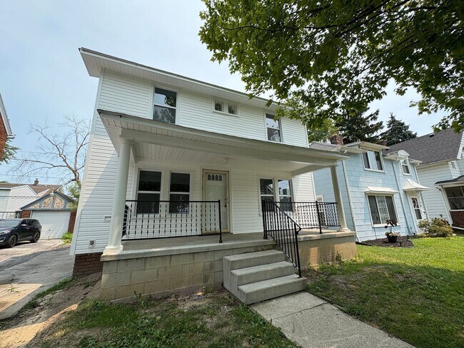 Building Photo - 4224 Fairview Dr
