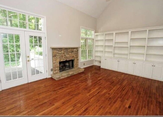 Building Photo - Spacious 4BR House in Dunwoody. Close to 2...