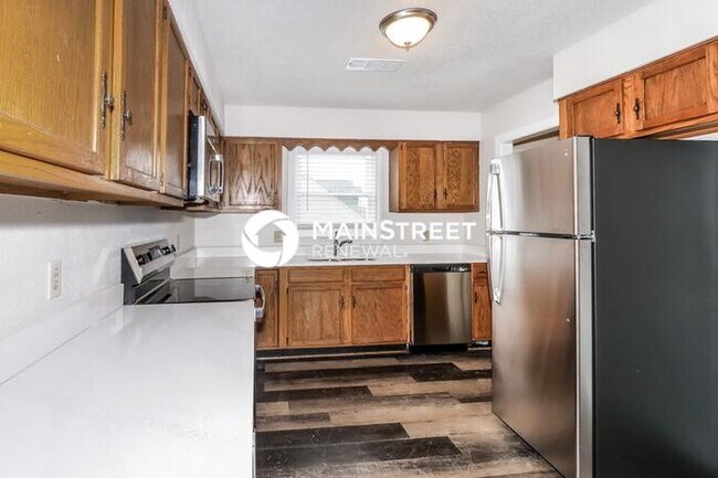 Building Photo - 4 Bedroom Pet-Friendly Home in COLLIERVILLE, TN with Main Street Renewal