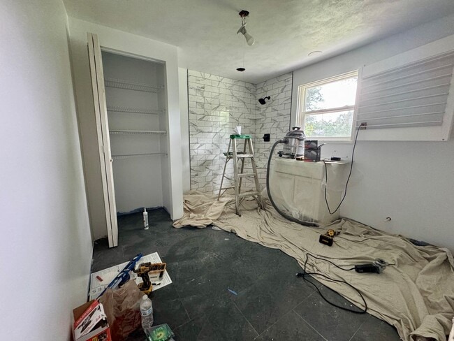 Building Photo - REMODELED Eustis 2/2 with NO HOA!