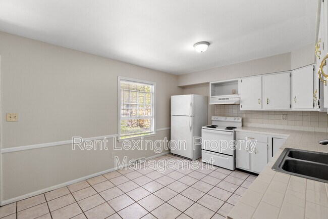 Building Photo - 1138 Gainesway Dr